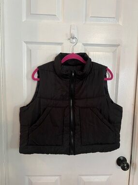Women’s Black Puffer Vest - Classic Quilted Sleeveless Jacket